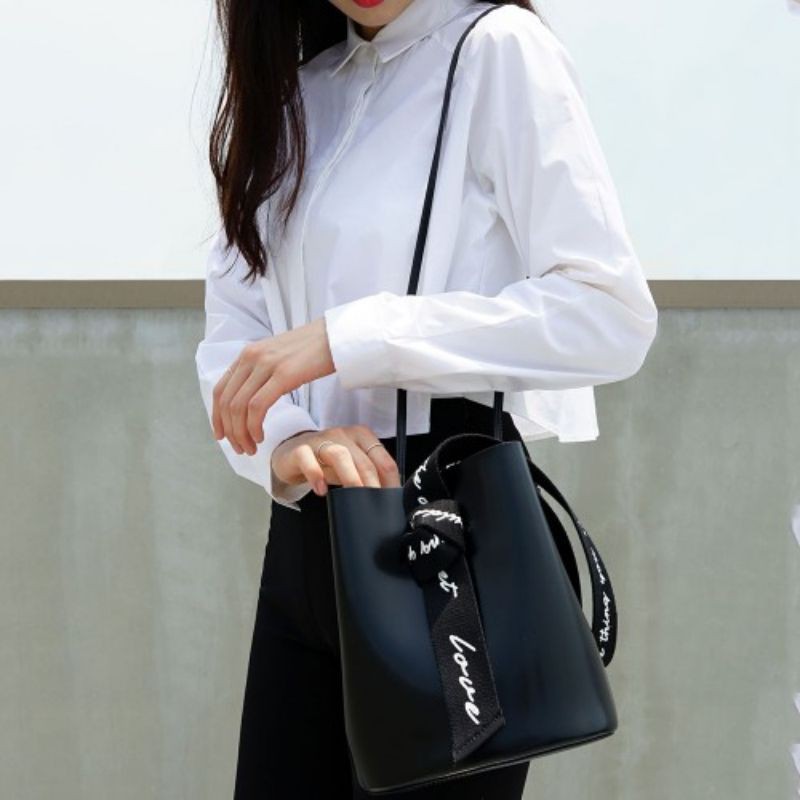 [READY] KWANI ASYMMETRIC KNOT BUCKET BAG / 100 % ORIGINAL