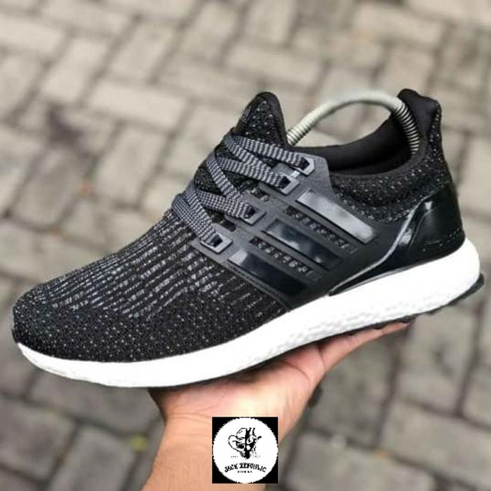 SEPATU SNEAKERS ADIDAS ULTRA BOOST BLACK WHITE GRADE ORI VIETNAM