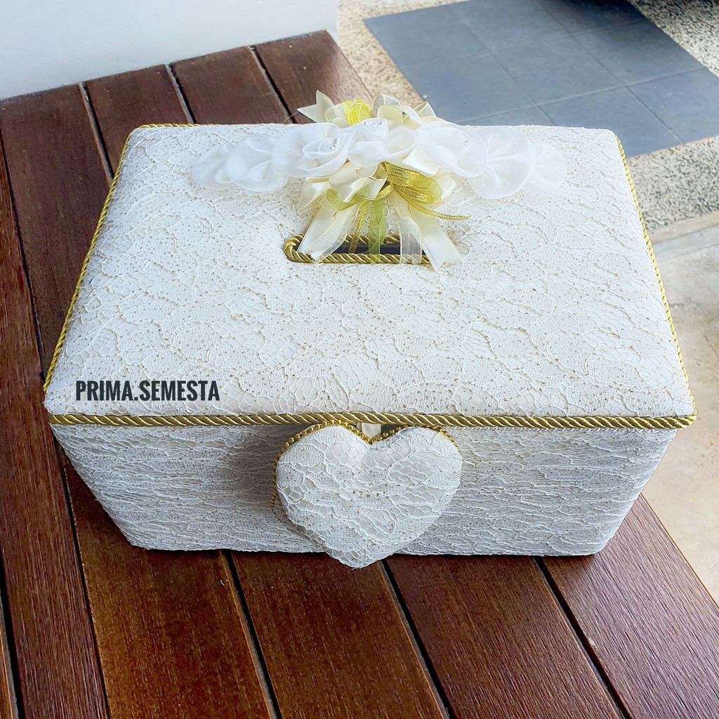 

Kotak angpao /amplop renda elegan warna MERAH dan CREAM Jual per Kotak.