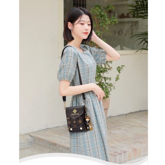 Tas Selempang Wanita Korea Fashion Trend Sling Bag Chain Shoulder Bag Tas Ponsel Utusan Tas Fashion Wanita Satu Bahu Retro Tas Persegi Kecil Tas Ponsel Mini Wanita Fashion Aksesoris