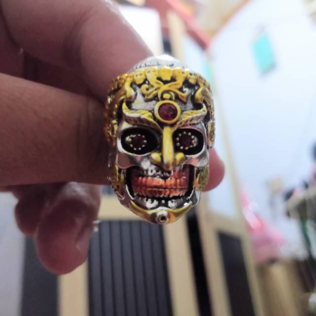 Cincin tengkorak