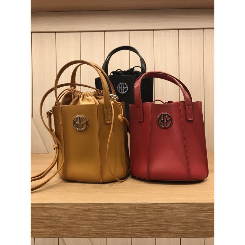 Tas adley hush puppies sale ready L mustard dan black dengan 2 tali panjang pendek