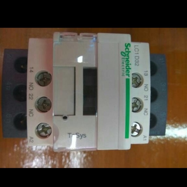 Kontaktor 32A schneider LC1D32M7