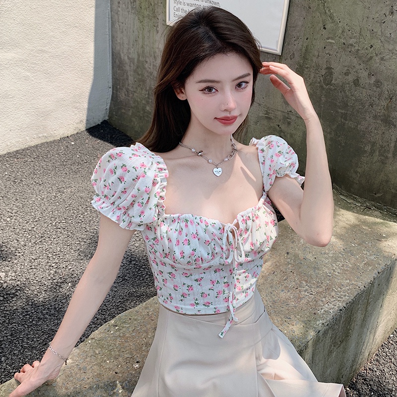 Kemeja Wanita Perancis Fashion Temperamen Slim Pendek Renda Atas Musim Panas Satu Bahu Lengan Puff Bunga Kemeja Pasang