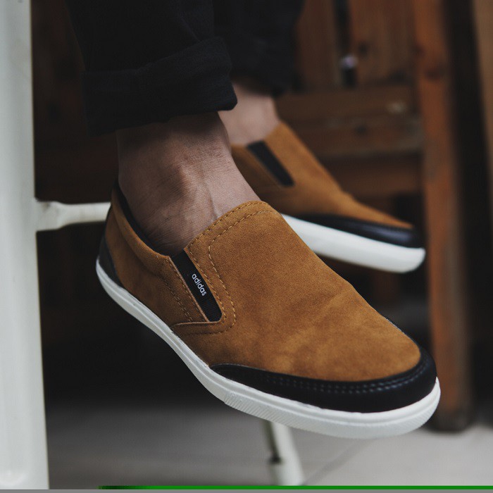 sepatu pria slop casual adidas advantage tan slip on suede murah