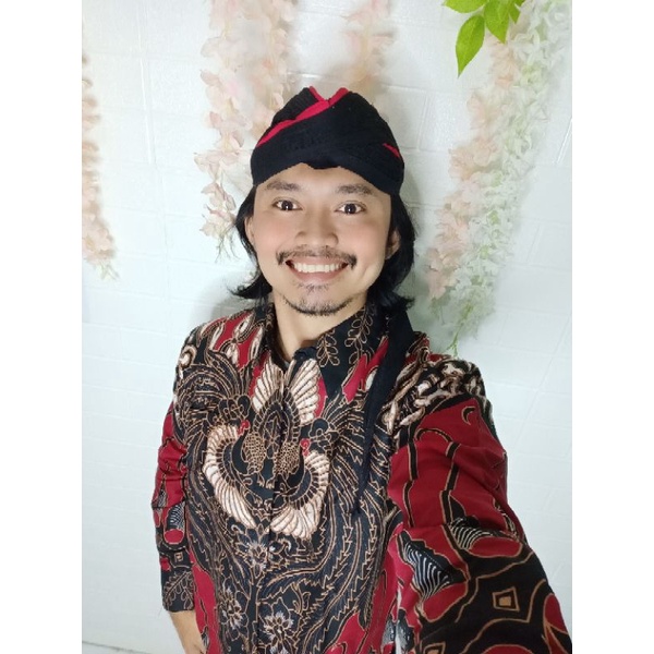 CAKRABUANA merah SM KEMEJA BATIK PRIA SOLO LENGAN PENDEK LAPIS FURING ATASAN BATIK PREMIUM MODERN ATASAN PREMIUM NAGA BIRU SIMA CANDRAGUNA DJAYAGUNA  SEKAR KOKO ABSTRAK  DADU UWER UNGU PRABA PANCASONA ABU KOKO GUNUNG GUNARDO DANURA 2 BATIK SOLO AMANAH