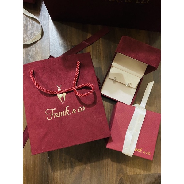 Satu set box anting frank & co.