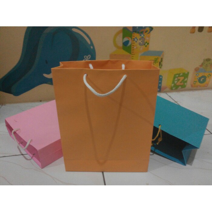 

Paperbag kertas warna ukuran custom