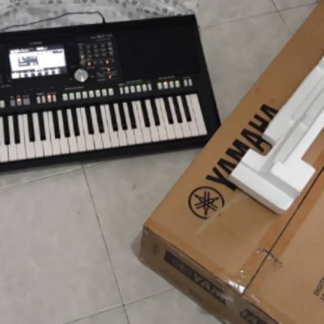 Yamaha psr 975