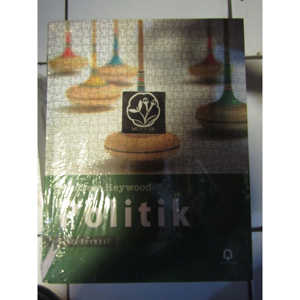POLITIK : EDISI 4, ANDREW HEYWOOD