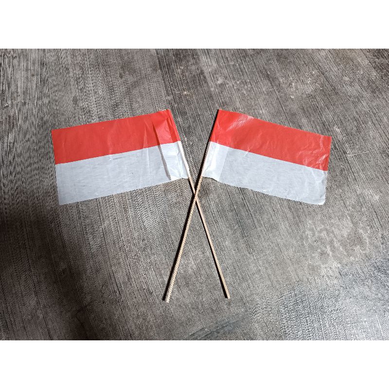 BAHAN KAYU + PLASTIK ISI 10 BENDERA TANGAN / PAWAI ANTI AIR