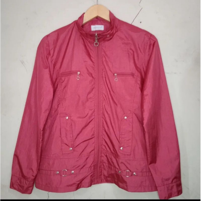 Jaket running brand White pia thrifting