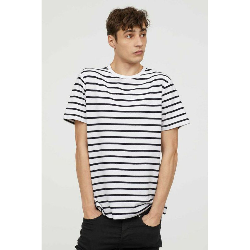 KAOS STRIP SALUR BERGARIS PRIA WANITA HITAM PUTIH MURAH