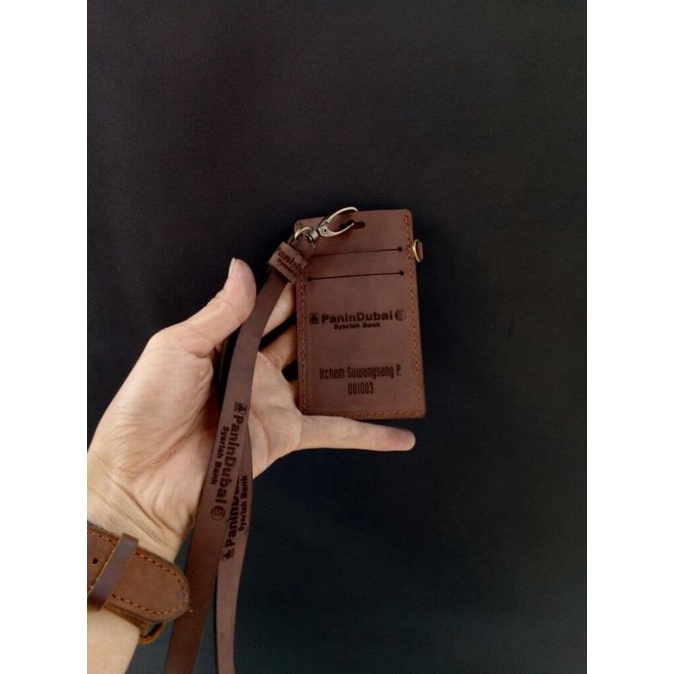 

ID CARD HOLDER KULIT CUSTOM NAMA & INTANSI/PERUSAHAAN