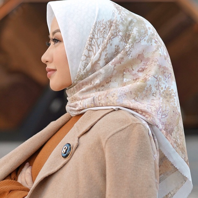 Buttonscarves New York Reborn Square Vessel