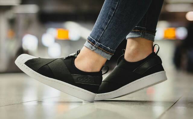 slip on black adidas