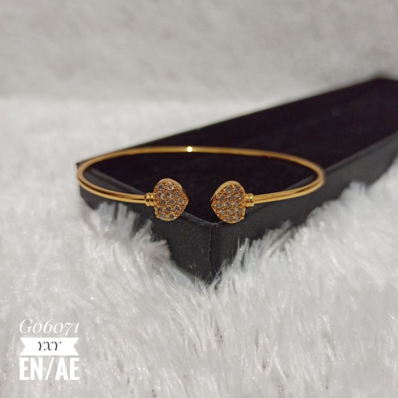 Gelang Yaxiya Bangle Fleksible Love Zircon warna Gold G06071