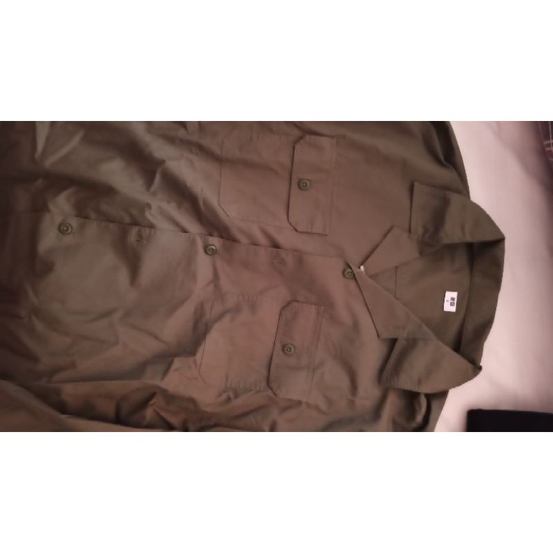 Kaos Outer Uniqlo Warna Olive