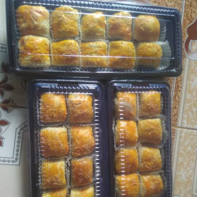 

Kue isi pisang keju coklat