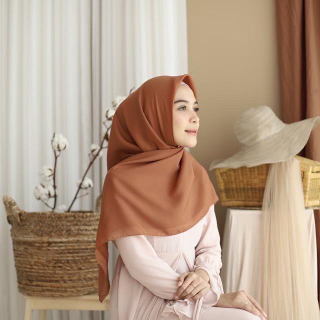 DS/BELLA SQUARE/HIJAB SEGIEMPAT/ POLYCOTTON PREMIUM/MURAH-HAZELNUT