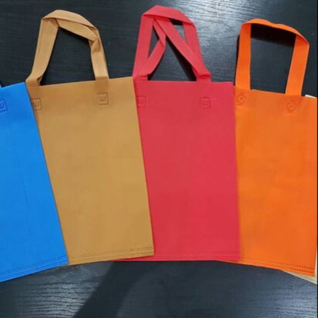 

(25*35)tas kain spunbond terlaris dan termurah isi 12 pcs