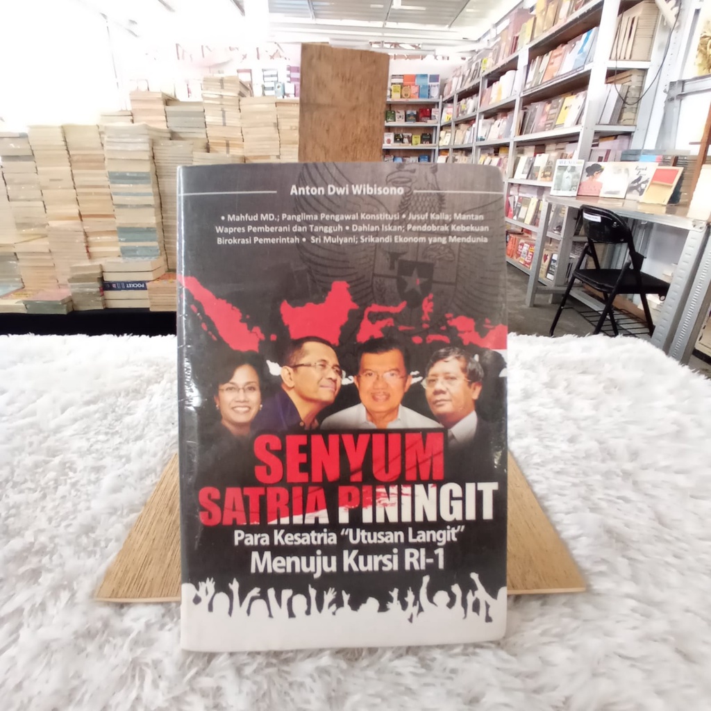 SENYUM SATRIA PININGIT