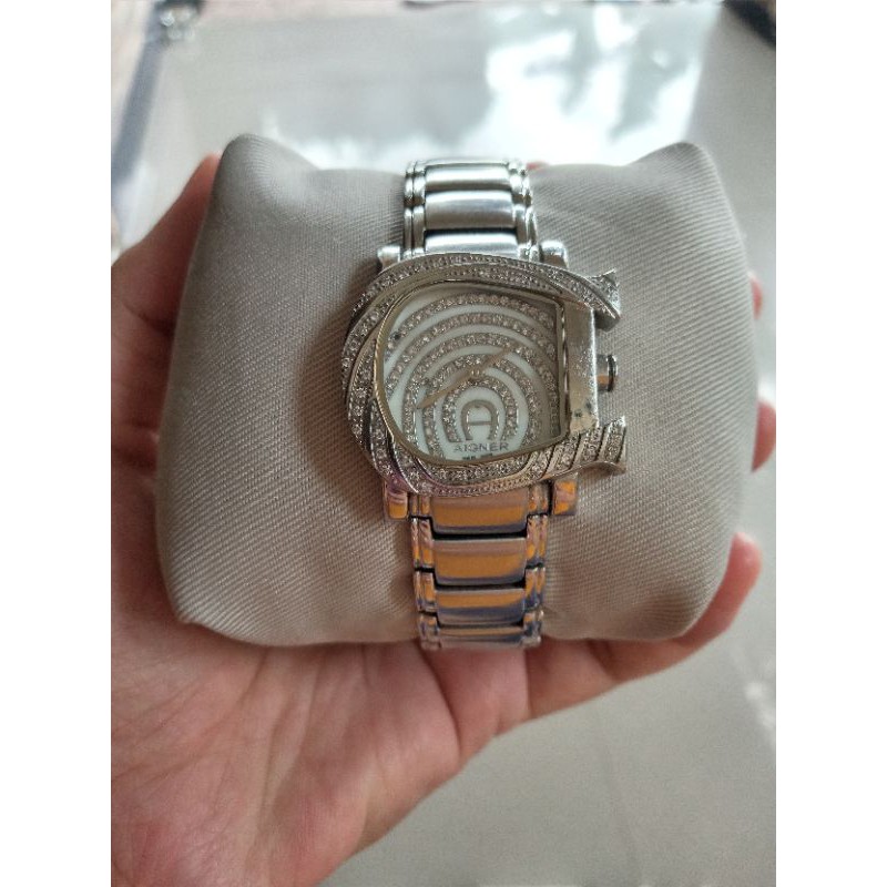 Preloved Jam Wanita Aigner