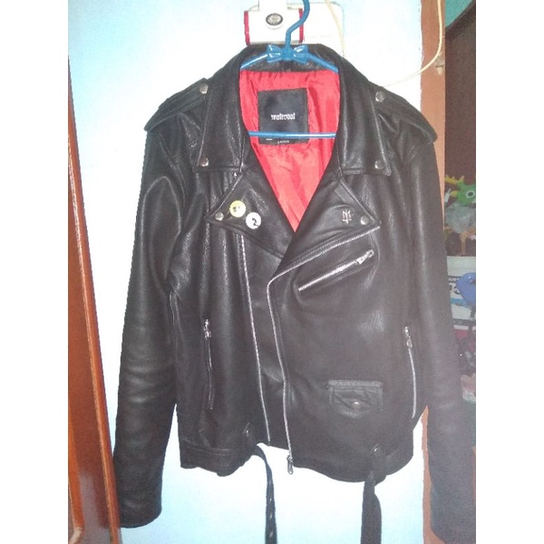 jaket kulit maternal