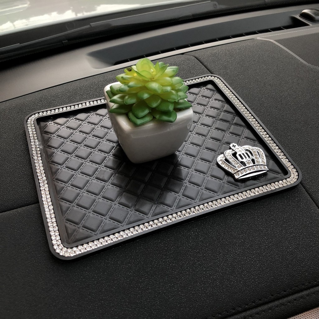 Alas / Tatakan Anti Selip slip Mat Dashboard Mobil CHNEL CROWN Bingkai Bling Bling SEDANG 18 x 14cm