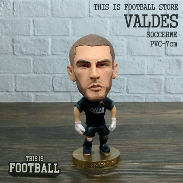 Action Figure Soccerwe Kodoto Miniatur Mainan Bola Unik Victor Valdes Barcelona Original