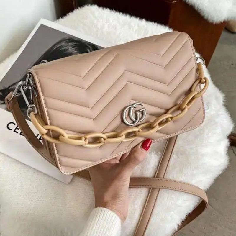 

Kode : ELJ 5203IDR : 139 rbBahan : Kulit PUukuran: 16 x 23 x 6 cm