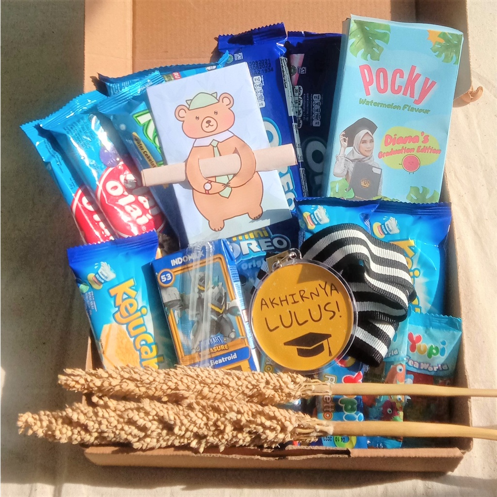 

Snack Box Hampers Medali Bonus Surat Vintage Custom