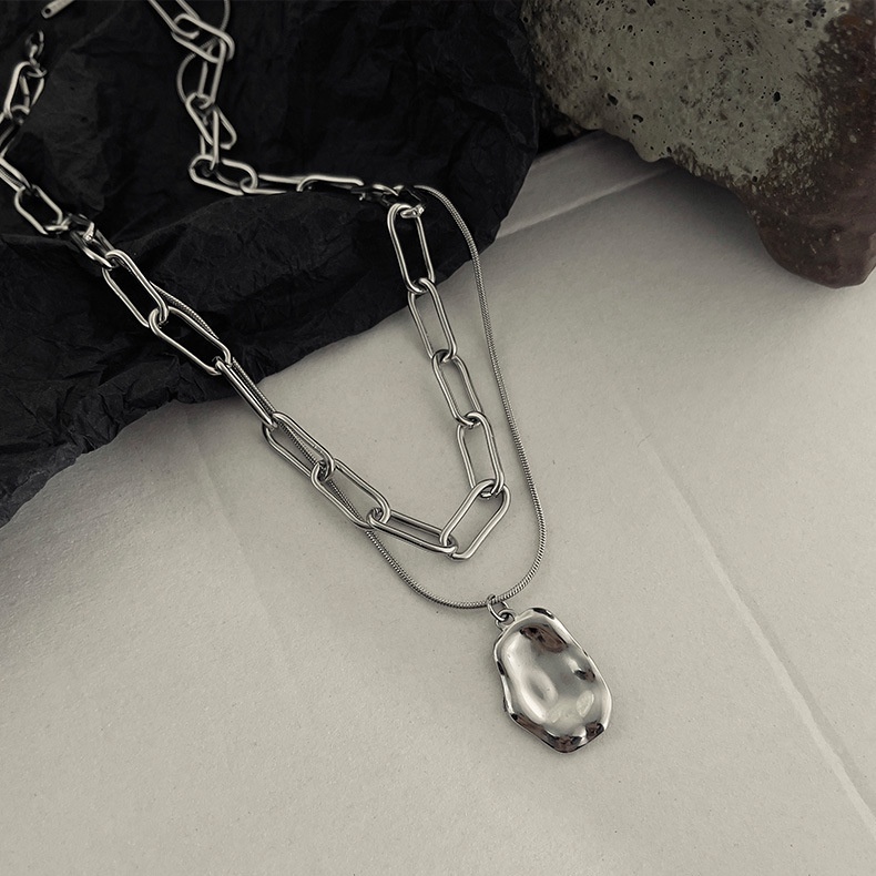 Kalung Rantai Liontin Asimetris Bahan Titanium Steel Gaya Hip Hop Untuk Wanita