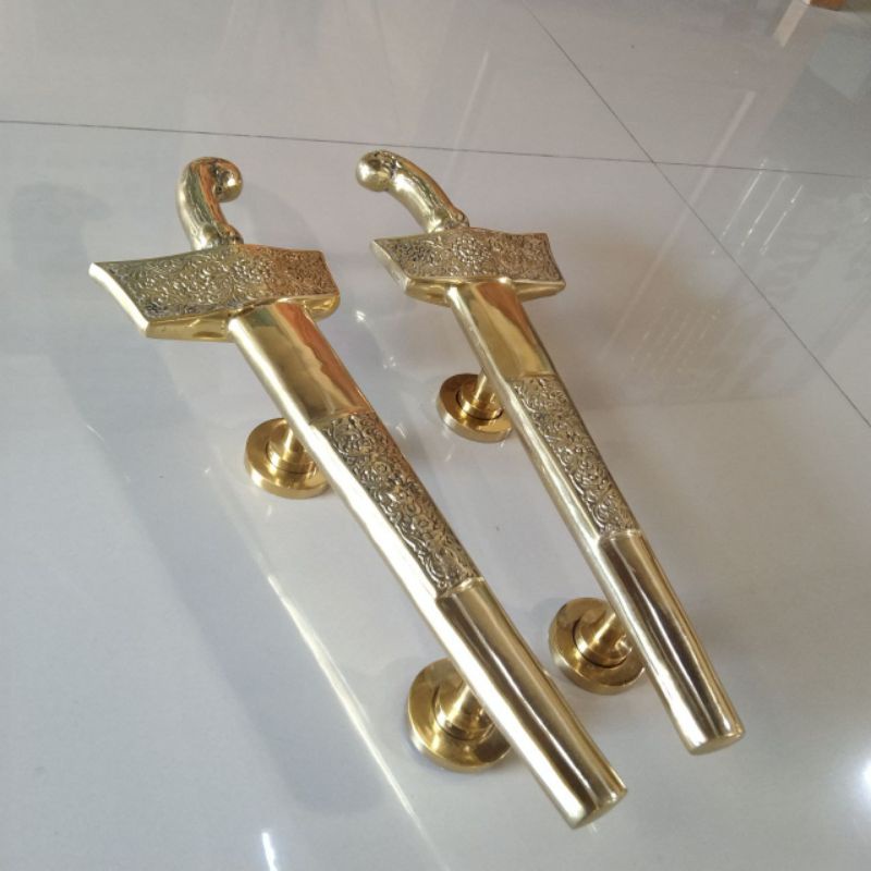 Handle pintu rumah model keris kuningan