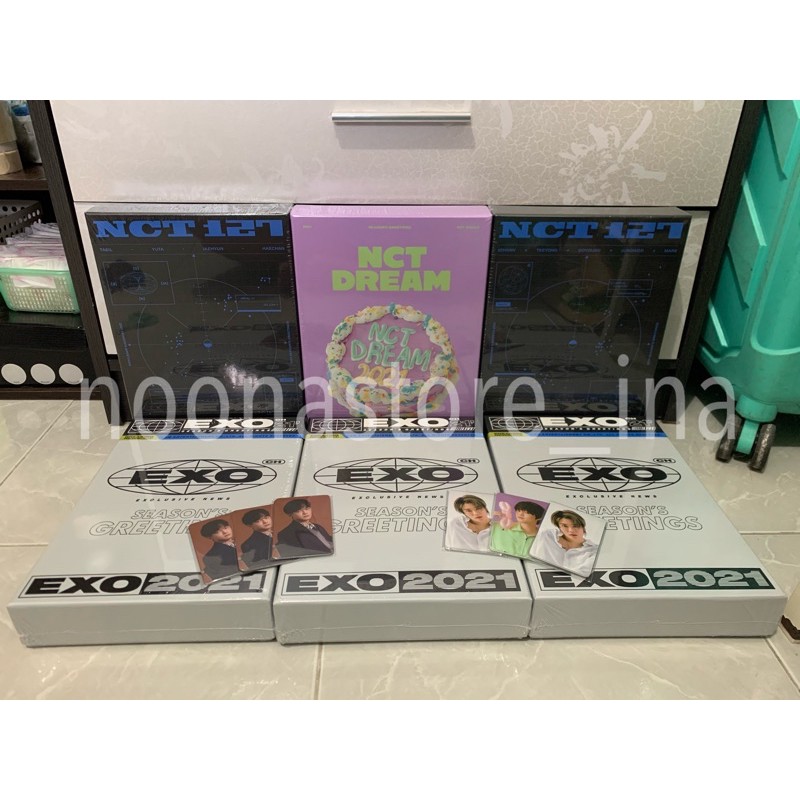 BOOKED - Season Greeting SM