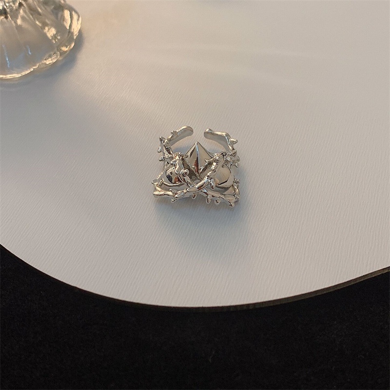 Cincin Model Terbuka Desain Hati Berduri Gaya Retro Untuk Wanita