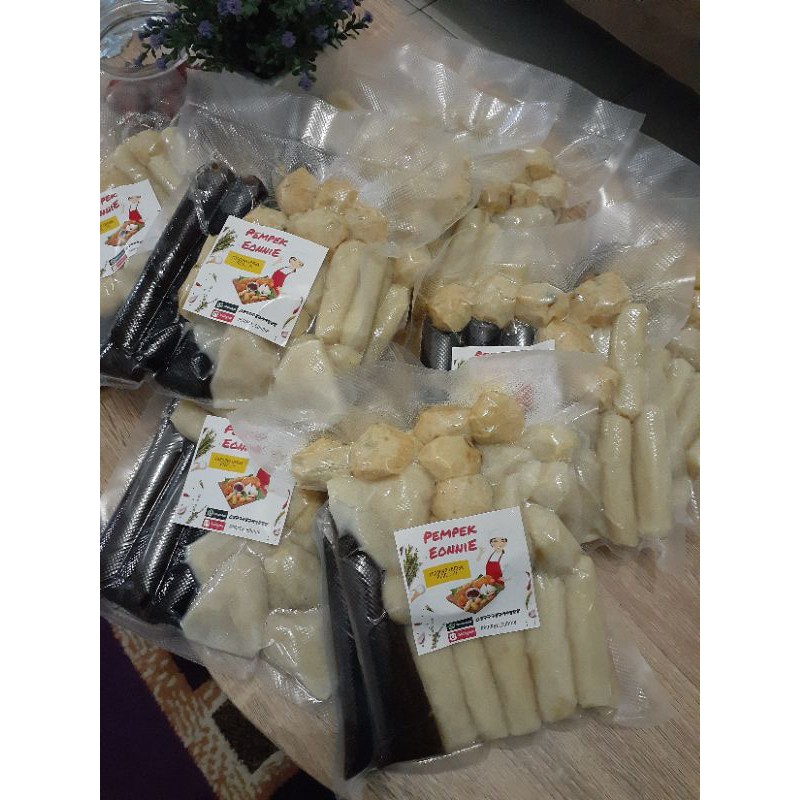 

Pempek Campur Paket Hyung ( 70 pcs )