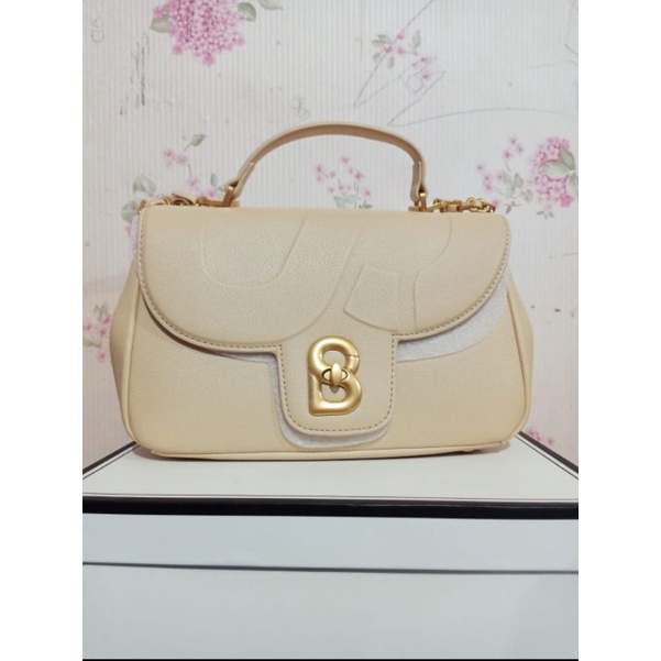 Alma flap bag medium