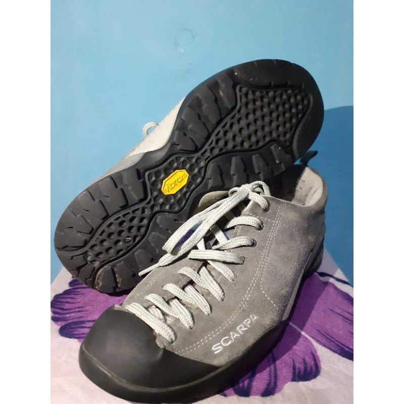 Sepatu semi panjat second SCARPA