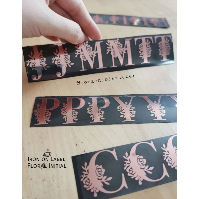 

Iron label floral Initial