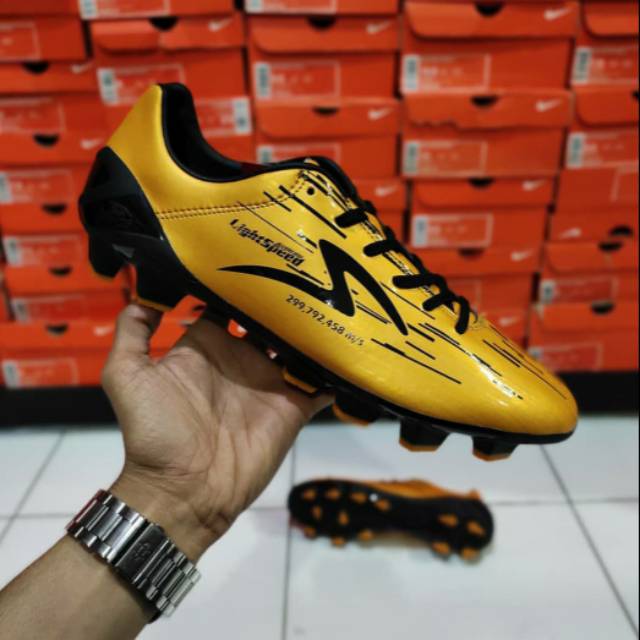 SEPATU BOLA SPECS ACCELERATOR LIGHTSPEED 19 FG GOLD BLACK