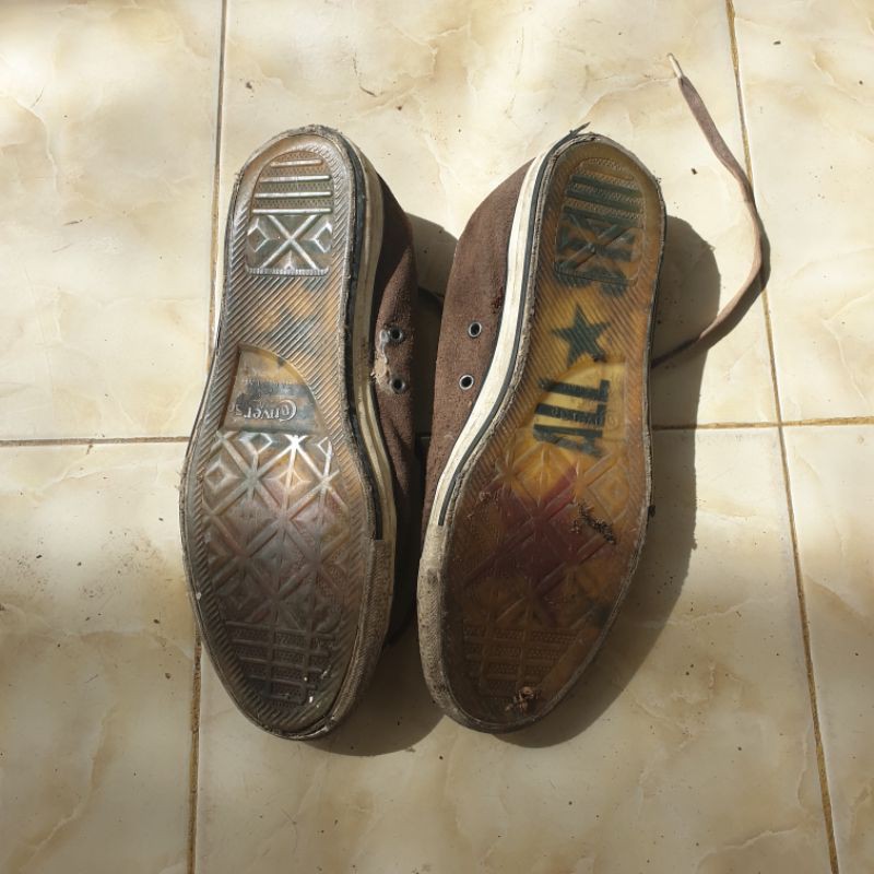 sepatu converse x john varvatos