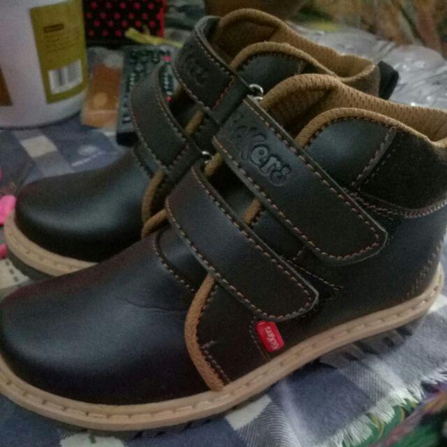  Sepatu  boot Anak laki2  warna tan model perekat size 28 