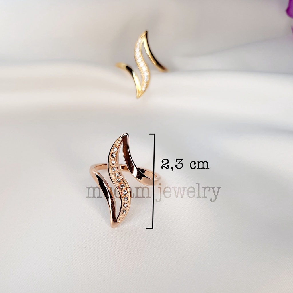 Cincin Titanium Dengan Barisan Permata Artifisial  Tersedia Warna Rose Gold, Gold dan Silver