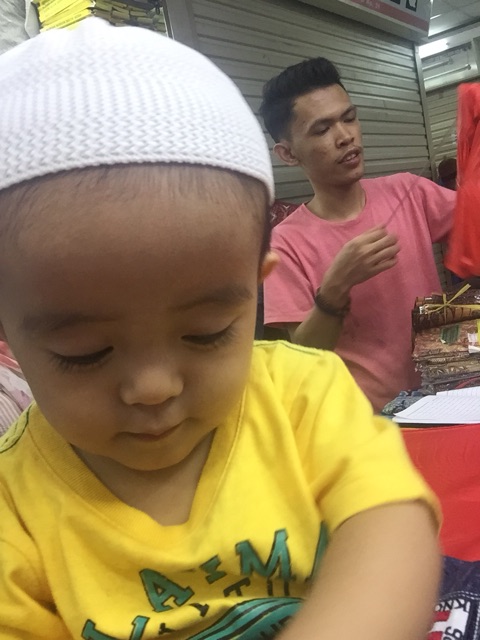 Peci rajut anak putih