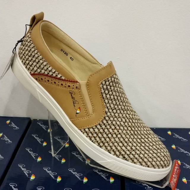 Sepatu casual pria Arnold Palmer