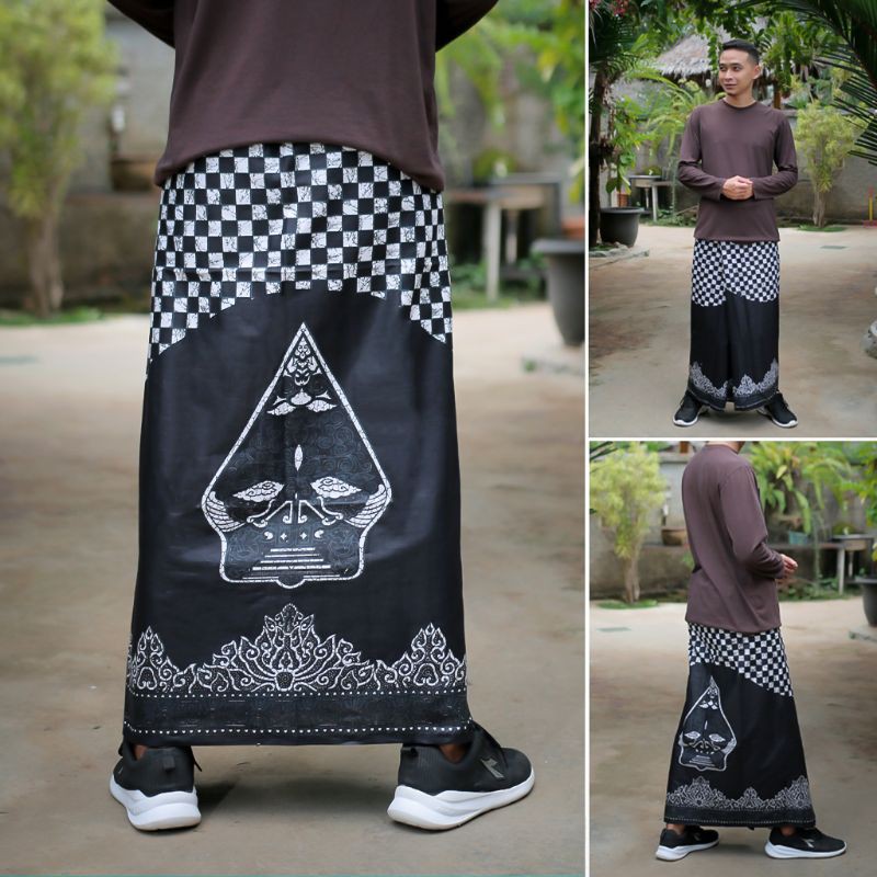 Sarung Batik Halus Motif Wayang Gunungan - Warna Hitam Putih  - Sarung Gus Azmi
