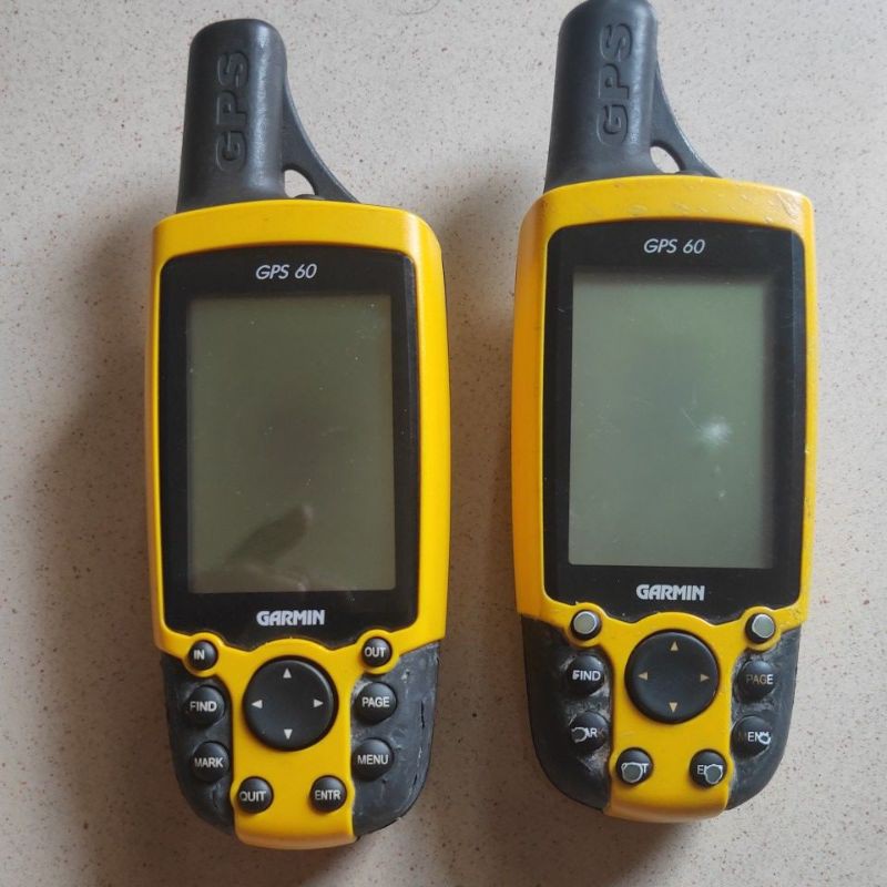 Gps Garmin 60i bekas satelit normal LCD garis