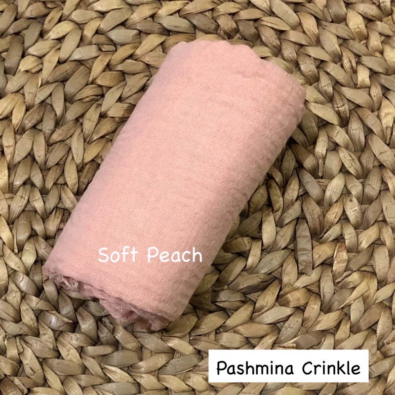 Pashmina crinkle Part 1 Hijab pasmina kusut Lavanya By Azzara-Soft Peach