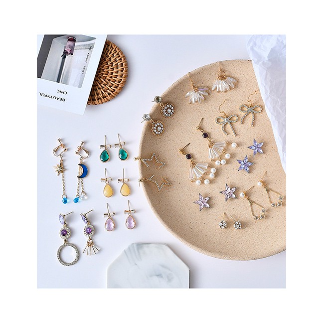 LRC Anting Gantung Fashion Gold Pearl Crystal Fringed Rhinestone Earrings D06099